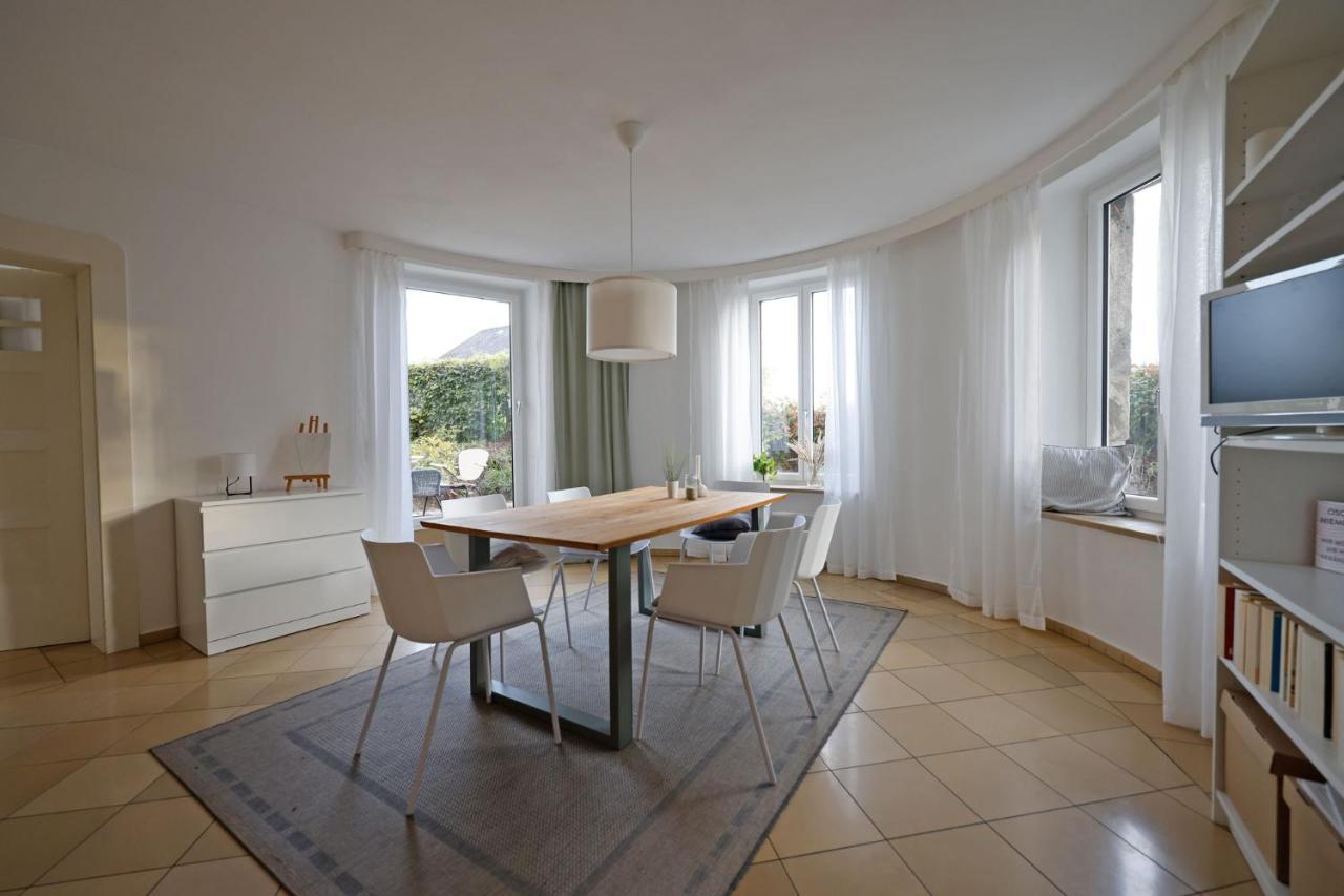 Paterre Wohnung In Der Rosa Villa Selb Bagian luar foto