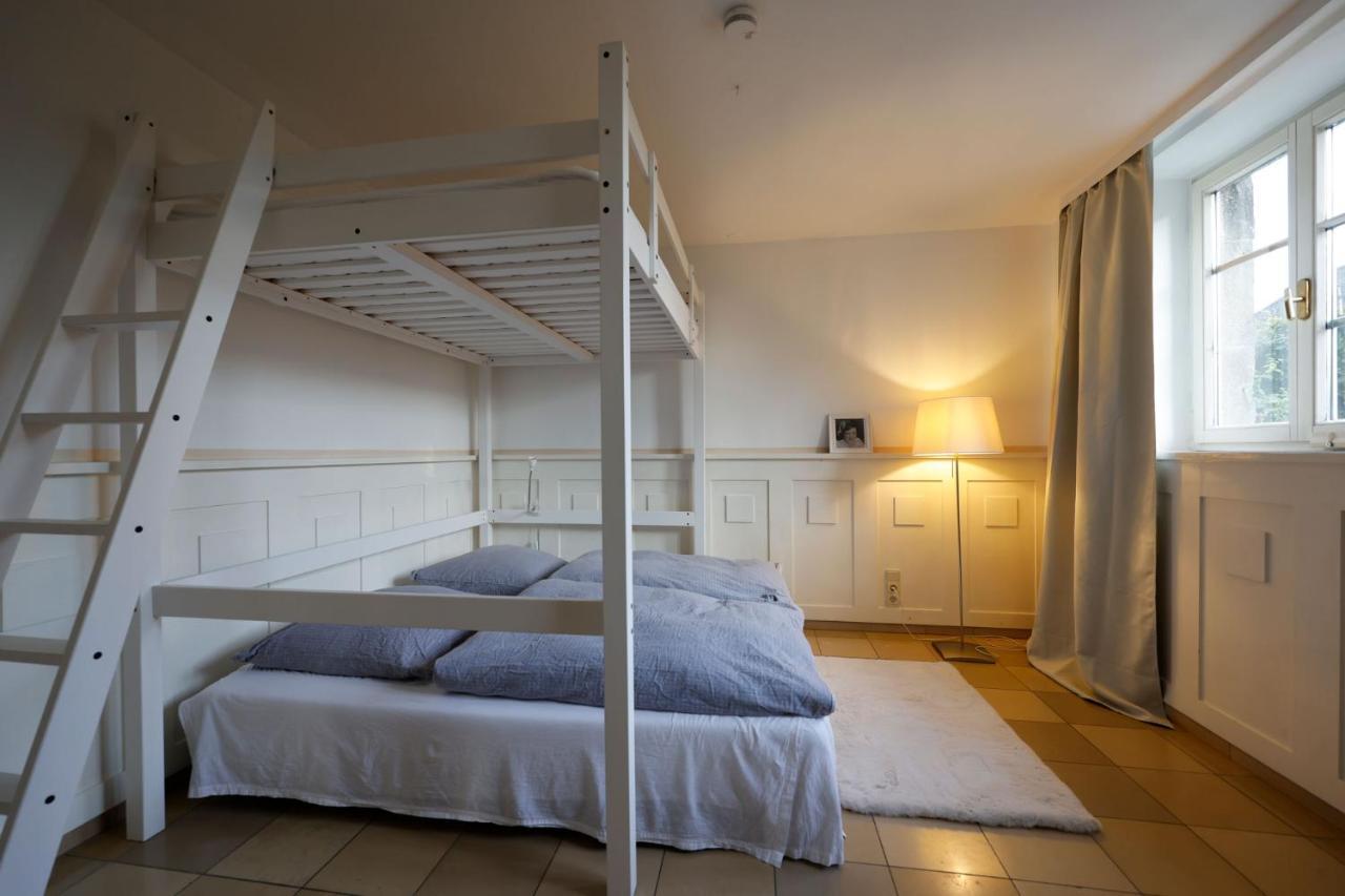 Paterre Wohnung In Der Rosa Villa Selb Bagian luar foto